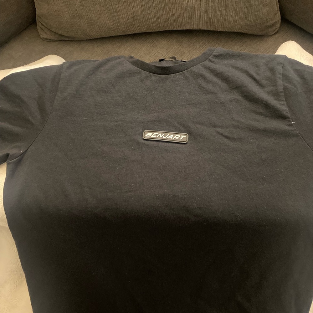 Black fitted tee